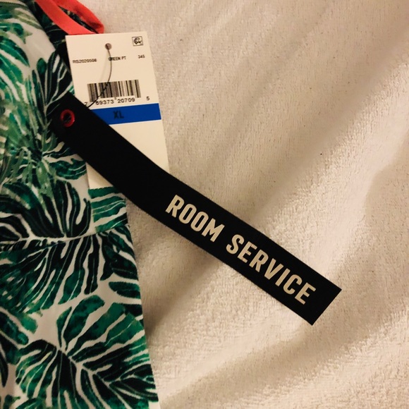 Room Service Cropped Satin Camisole. S,M,XL - Picture 4 of 5